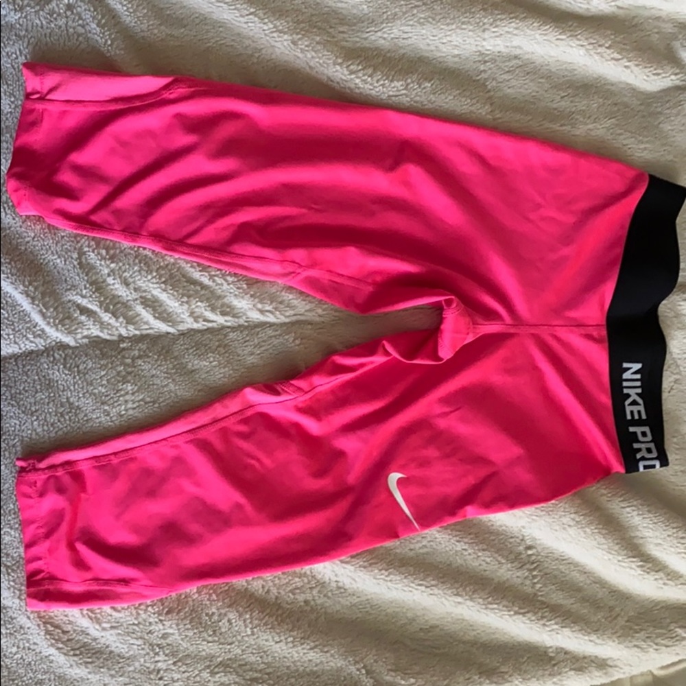 Girls Nike Pro capris